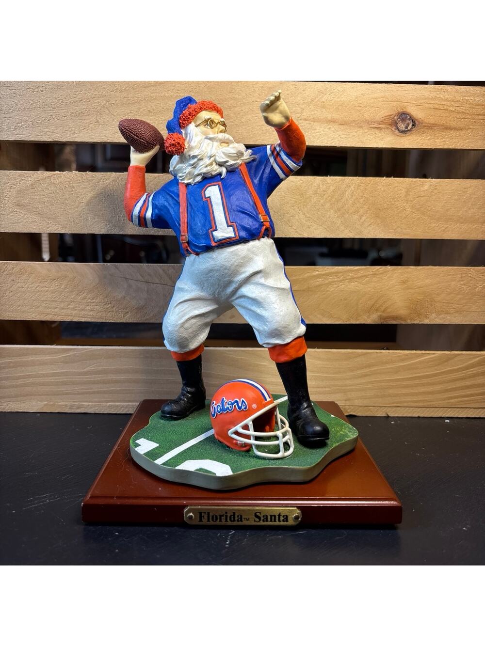 UF GATORS UNIVERSITY OF FLORIDA gameday Santa football christmas statue 1998